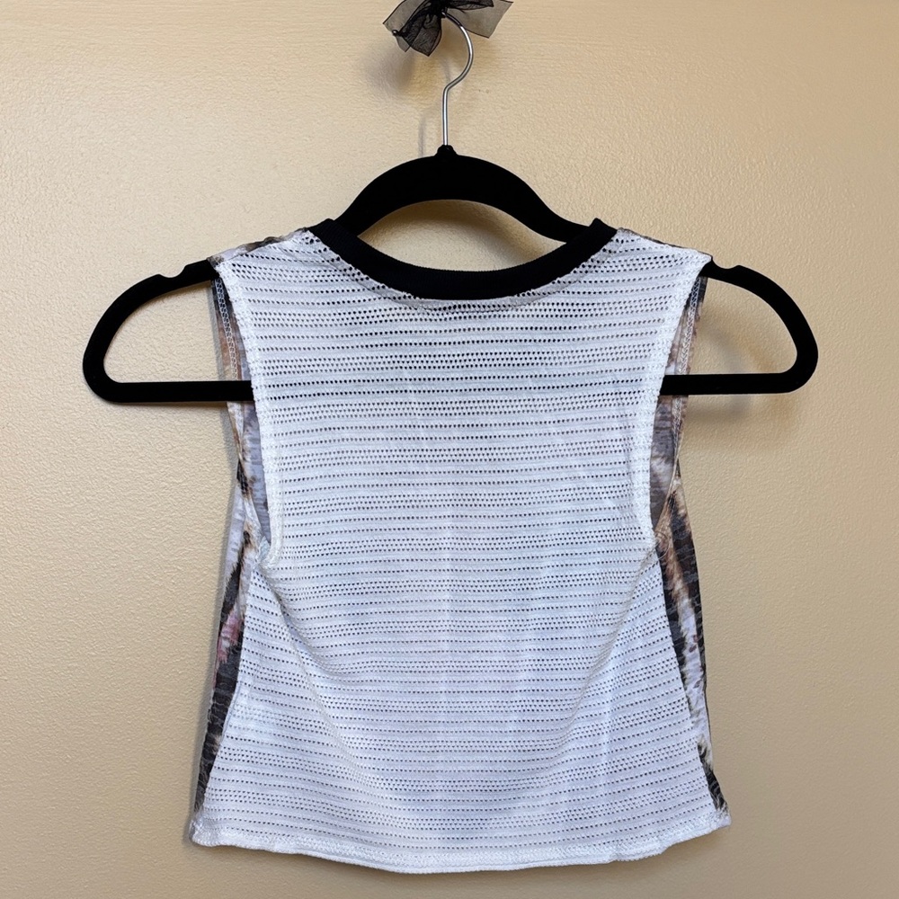 Chloe K Tiger Crop Top - Picture 3 of 3